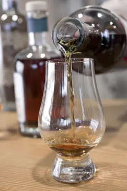 Pour